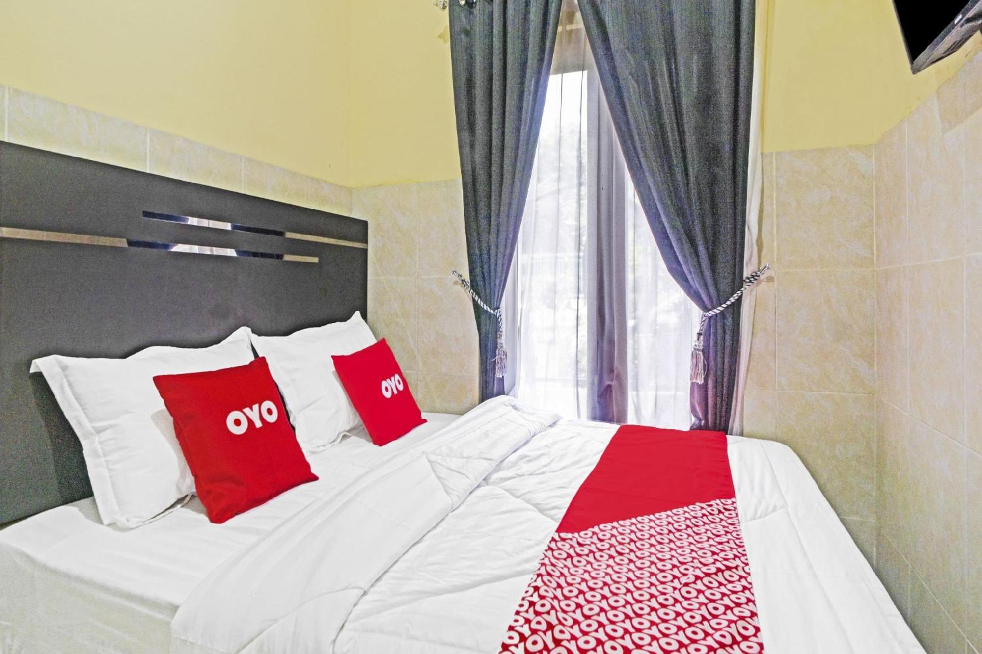 Oyo Life 90737 Losmen Aini Syariah 바투 외부 사진